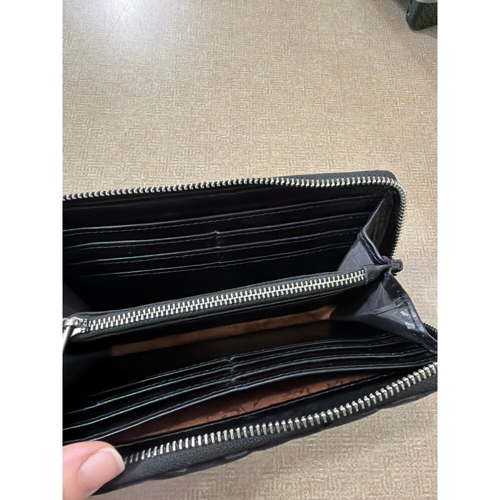 Patricia Nash Black Leather Zip around wallet - Picture 5 of 5